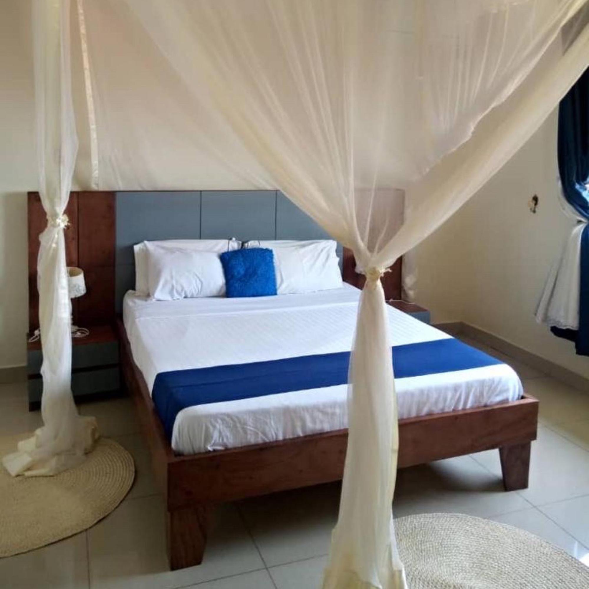 The Abode Apartments Lake View & Breakfast Suite Near Beach Entebbe Eksteriør bilde