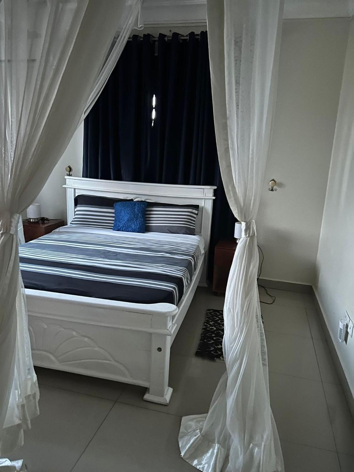 The Abode Apartments Lake View & Breakfast Suite Near Beach Entebbe Eksteriør bilde