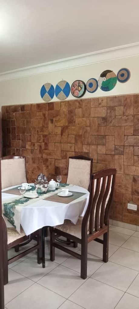 The Abode Apartments Lake View & Breakfast Suite Near Beach Entebbe Eksteriør bilde