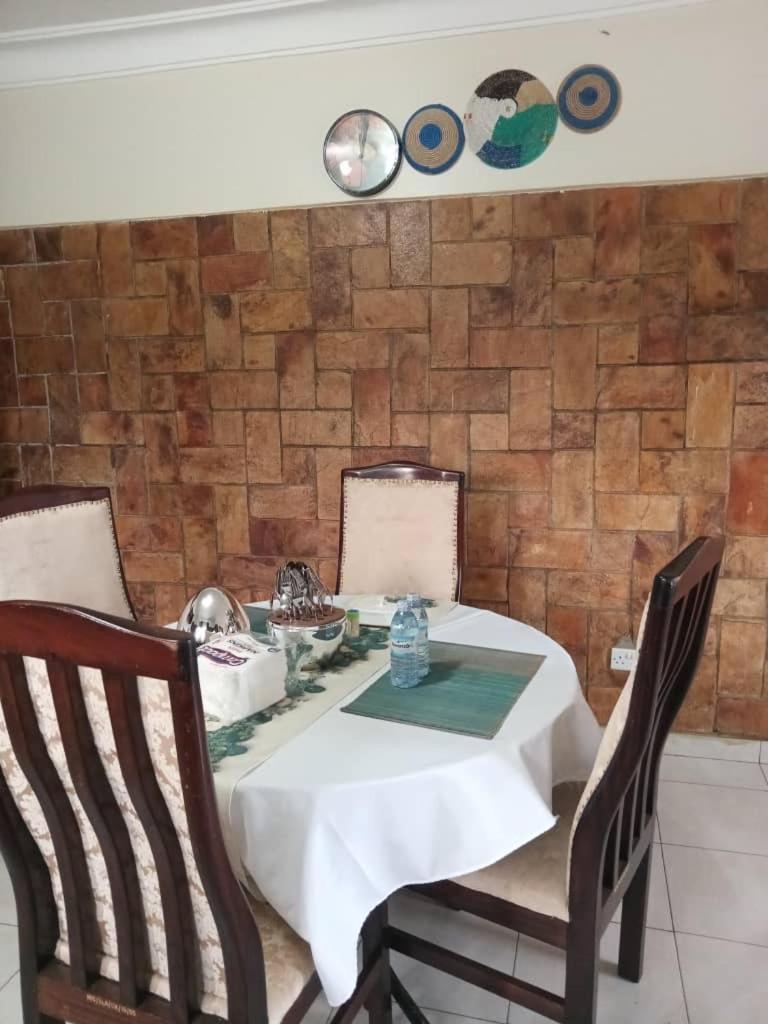 The Abode Apartments Lake View & Breakfast Suite Near Beach Entebbe Eksteriør bilde
