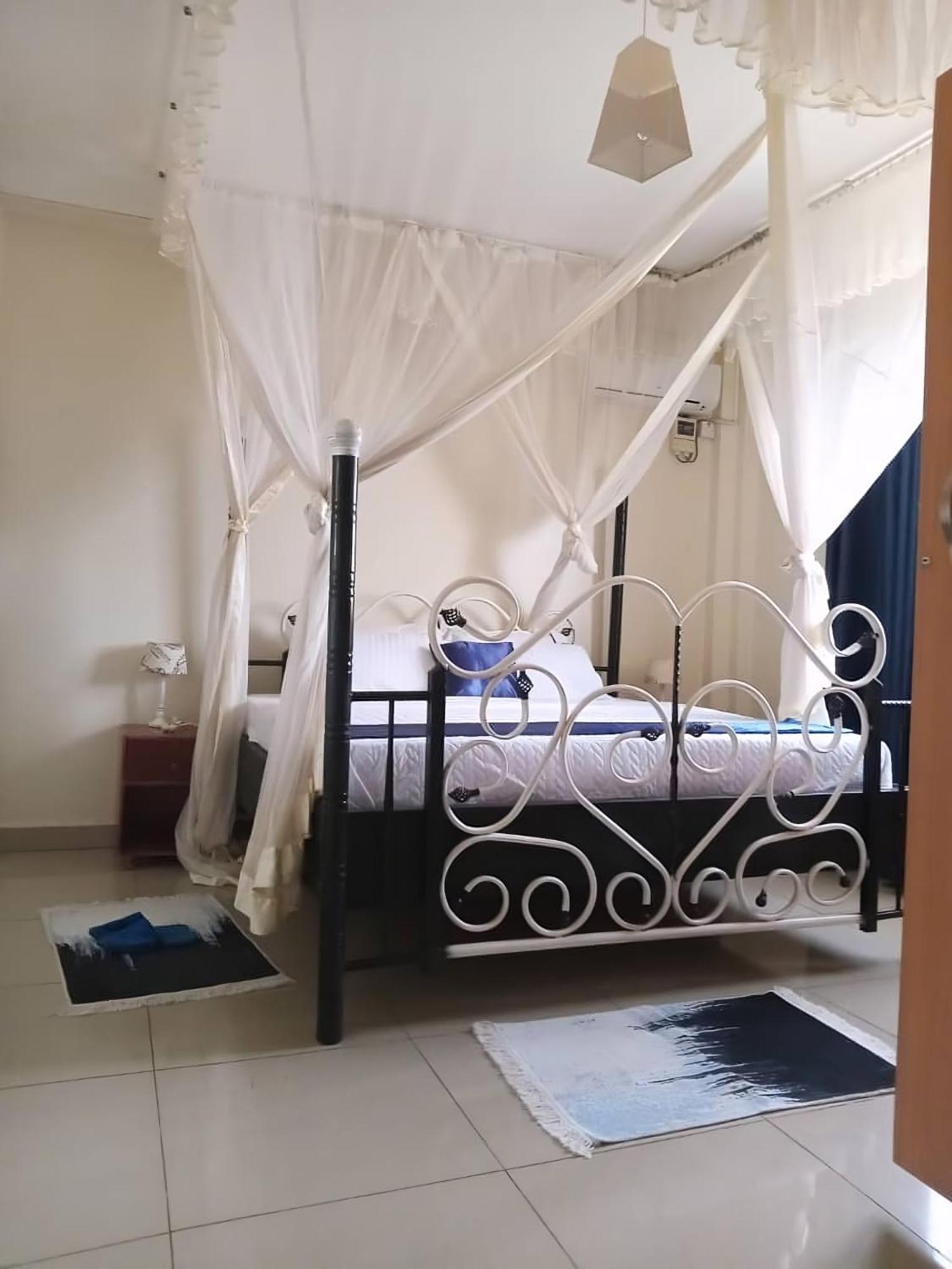 The Abode Apartments Lake View & Breakfast Suite Near Beach Entebbe Eksteriør bilde