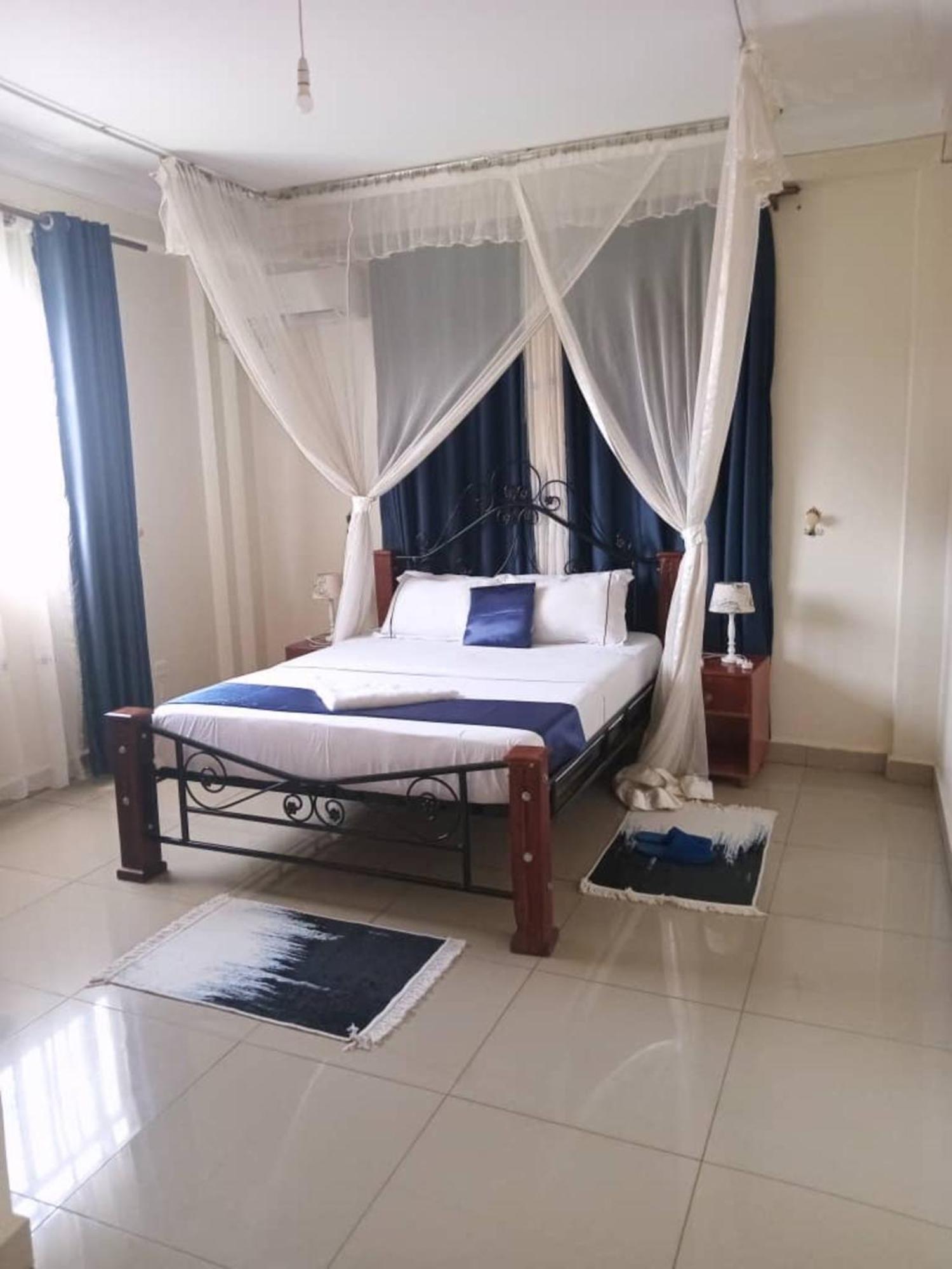 The Abode Apartments Lake View & Breakfast Suite Near Beach Entebbe Eksteriør bilde